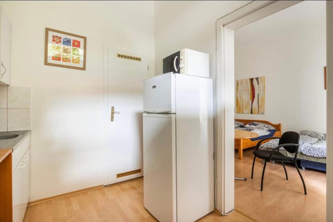 Apartment Stepanska Прага Екстериор снимка