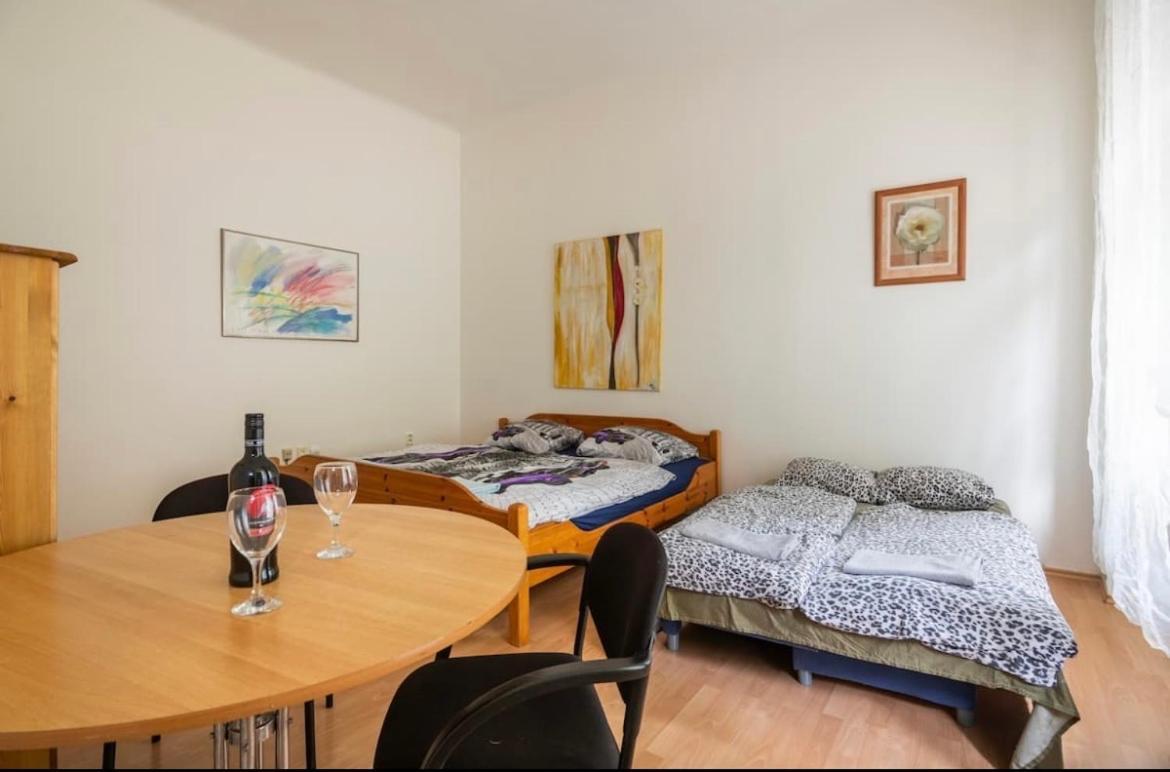 Apartment Stepanska Прага Екстериор снимка