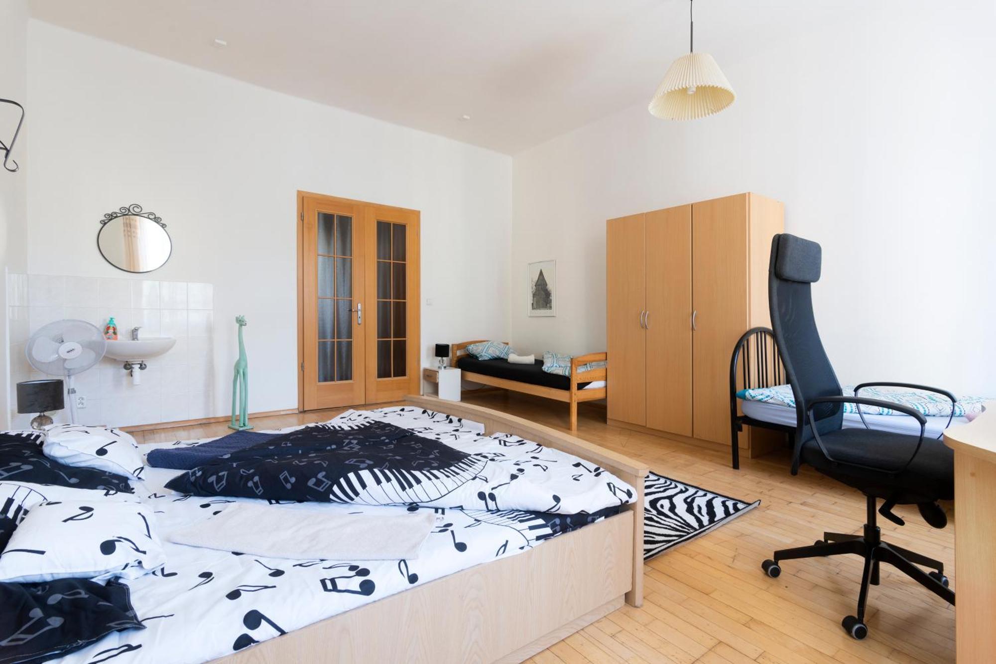 Apartment Stepanska Прага Екстериор снимка