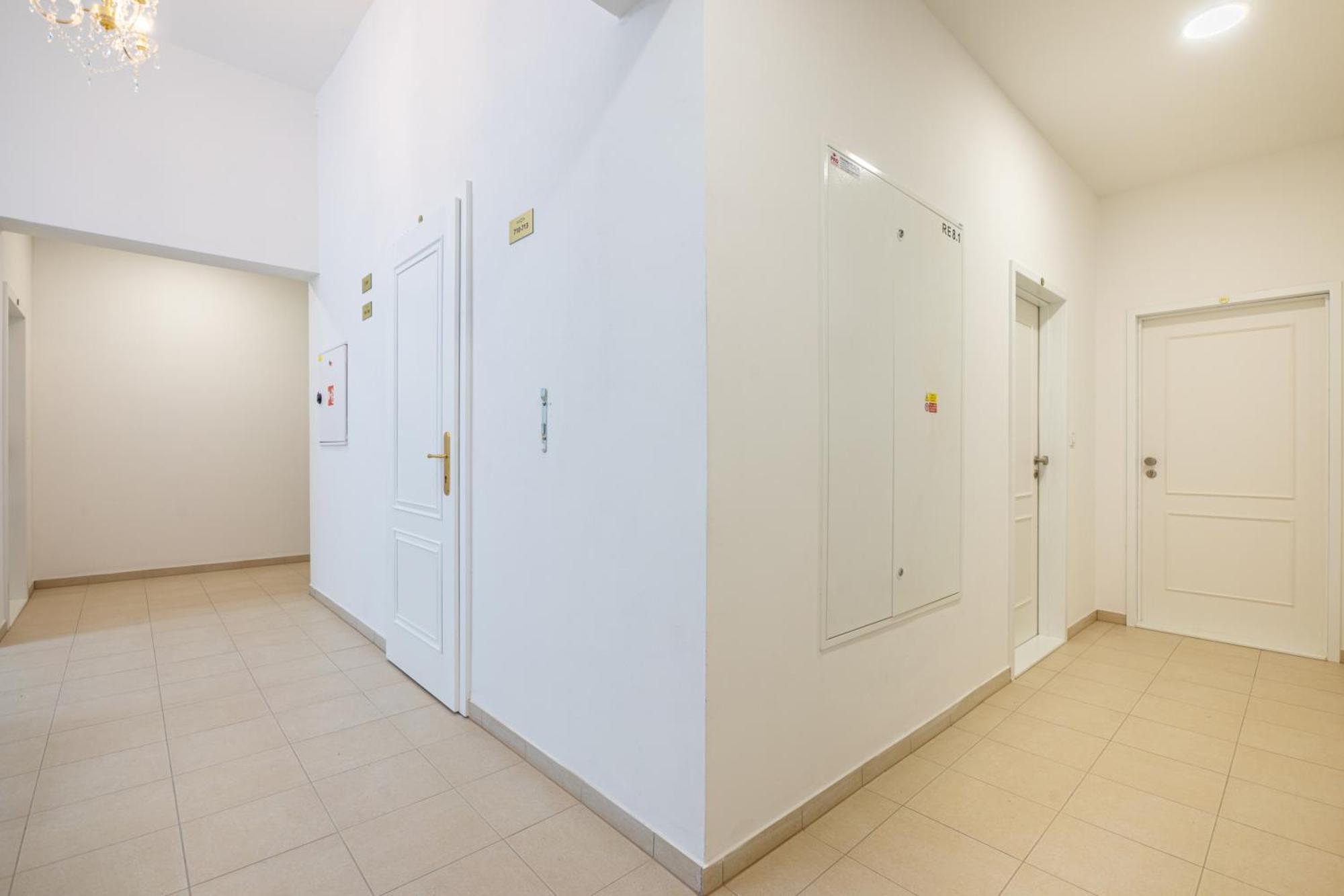 Apartment Stepanska Прага Екстериор снимка