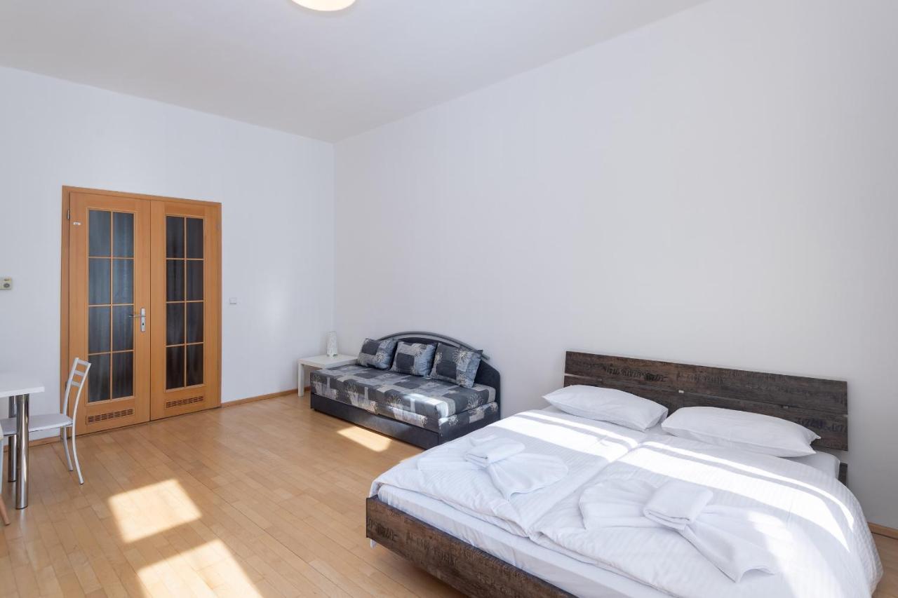 Apartment Stepanska Прага Екстериор снимка